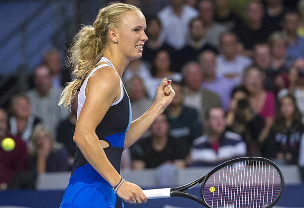 Caroline Wozniacki celebrates after defeating Annika BEck to win the Luxembourg Open. (NICOLAS BOUVY/EPA)